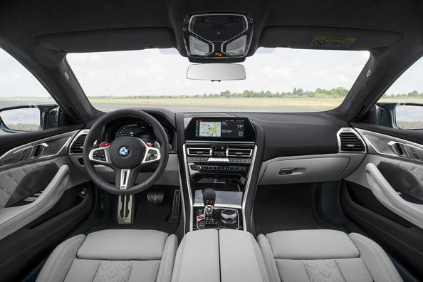 Überblick über die Sport-Limousine BMW M8 Gran Coupe Foto 12