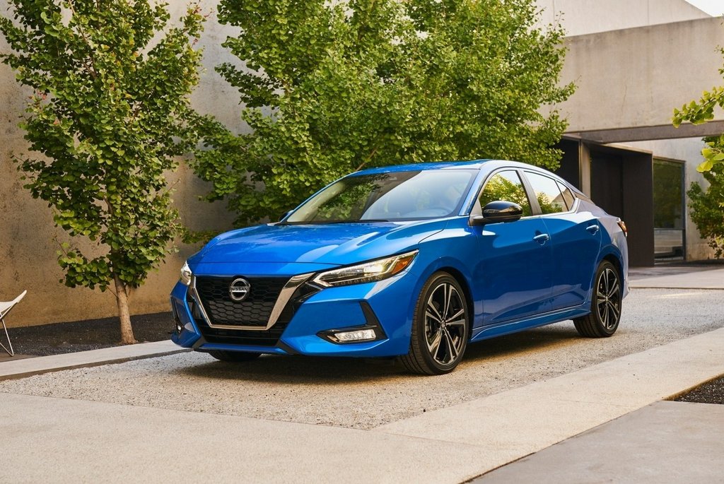 Übersicht der Limousine Nissan Sentra Modelljahr 2020