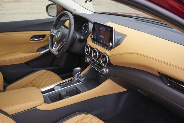 Übersicht der Limousine Nissan Sentra Modelljahr 2020 Foto 12