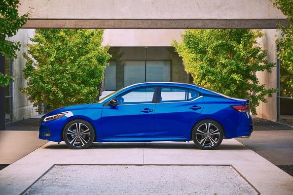 Übersicht der Limousine Nissan Sentra Modelljahr 2020 Foto 5