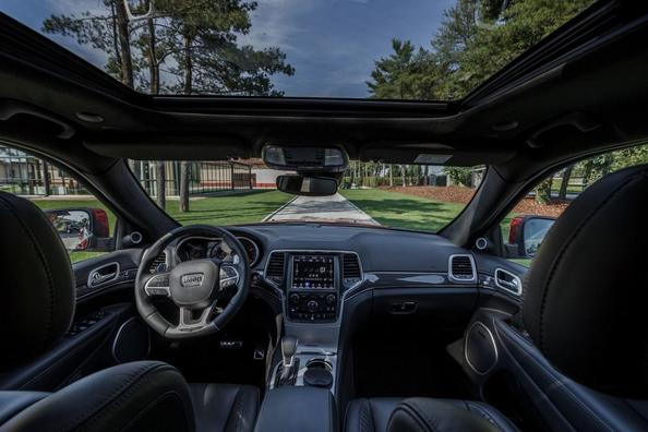 Überblick über Premium-SUV Jeep Grand Cherokee Foto 12
