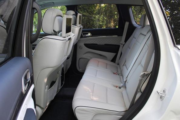 Überblick über Premium-SUV Jeep Grand Cherokee Foto 14