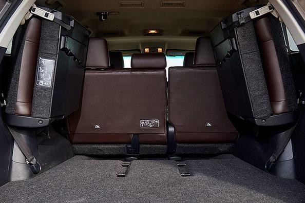 Überblick über den Rahmen des SUV Toyota Fortuner Foto 16