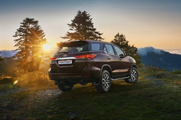 Überblick über den Rahmen des SUV Toyota Fortuner Foto 4
