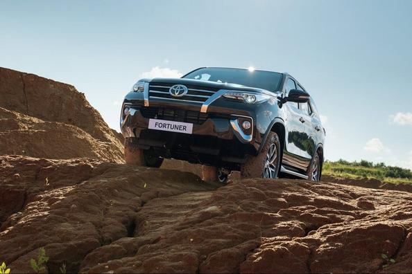 Überblick über den Rahmen des SUV Toyota Fortuner Foto 3