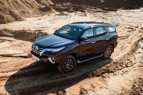 Überblick über den Rahmen des SUV Toyota Fortuner Foto 11