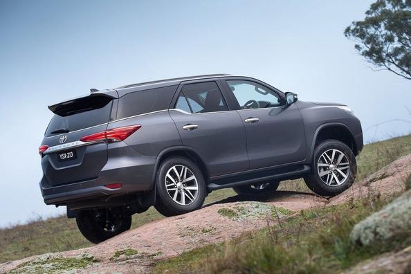 Überblick über den Rahmen des SUV Toyota Fortuner Foto 5