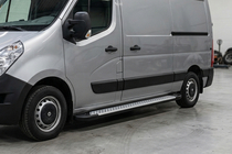 Nissan NV400 2010-2024 Seitenschweller X5-Typ (2 Stk., Aluminium) Foto 1