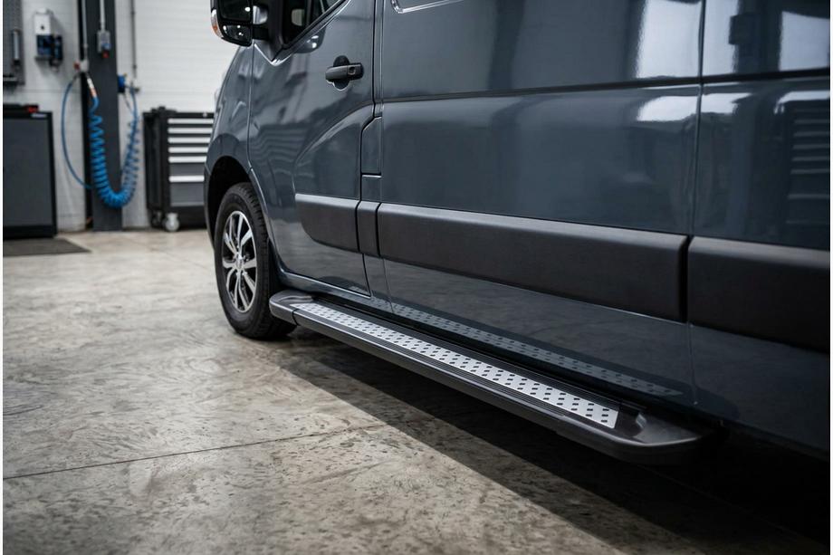 Nissan NV400 2010-2024 Seitenschweller New Vision Black (2 Stk., Aluminium) Foto 1