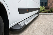 Nissan NV400 2010-2024 Seitenschweller New Vision Grey (2 Stk., Aluminium) Foto 1