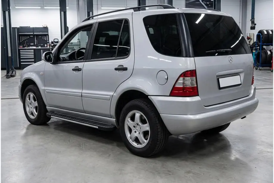 Mercedes ML W163 1997-2005 Trittbretter Bosphorus Grey (2 Stk., Aluminium) Image