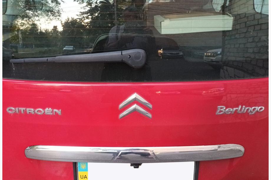 Peugeot Partner Tepee 2008-2018 Chromleiste über dem Kennzeichen (Edelstahl) Image