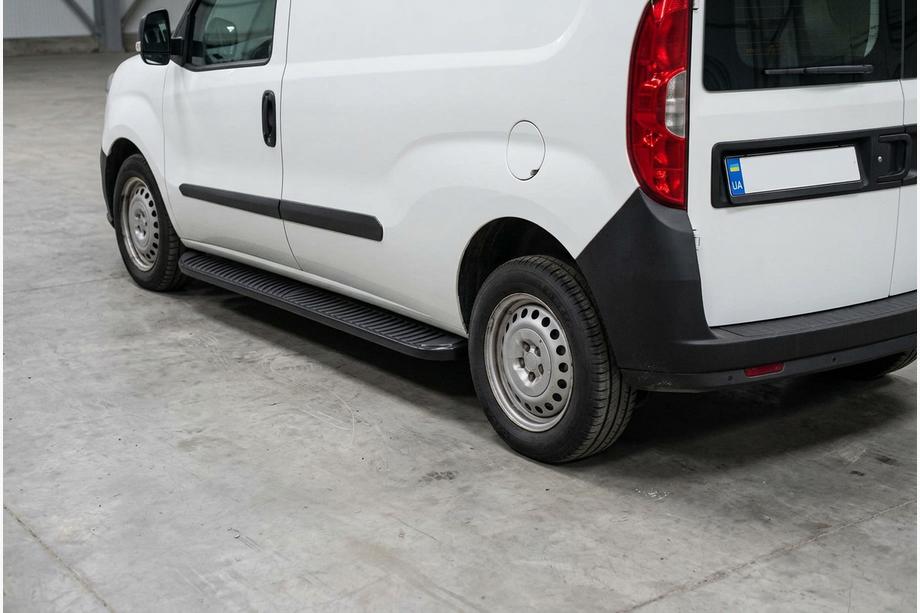 Fiat Doblo II 2010-2022 Seitenschweller Tayga Black (2 Stk., Aluminium) Foto 1
