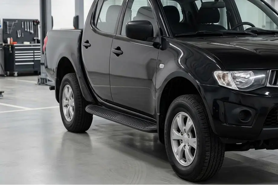 Mitsubishi L200 2006-2015 Seitenschweller Tayga Black (2 Stk., Aluminium) Image