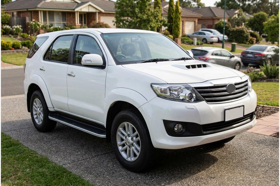 Toyota Fortuner 2006-2015 Seitenschweller Tayga Grey (2 Stk., Alu) Foto 1