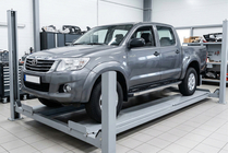 Toyota Hilux 2006-2015 Seitenschweller BlackLine (2 Stk., Aluminium) Foto 1