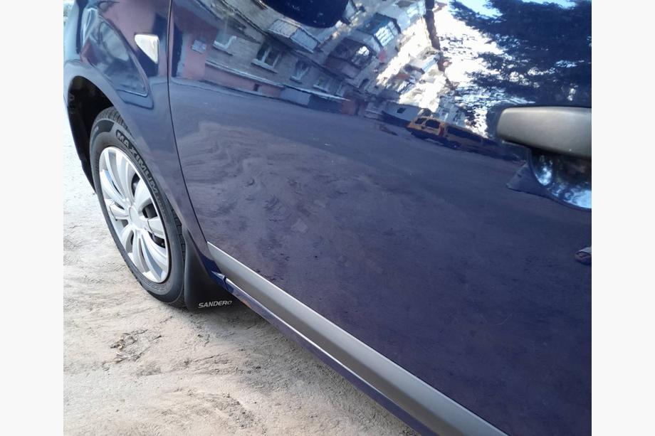 Renault Sandero 2007-2013 Vordere Schmutzfaenger (2 Stk.) Foto 4