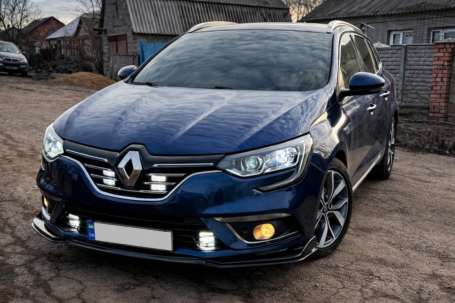 Renault Megane IV 2016-2025 Frontlippe Stoßstange (schwarz) Foto 1