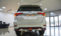 Toyota Fortuner 2015- Lexus-TRD V2 Bodykit Set (für 2015-2020) Foto 3