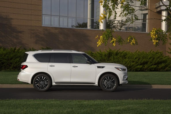 Infiniti QX80 Flaggschiff SUV bekommt ein Update Foto 2
