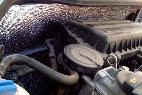 Schallschutz des Motorraums zum Selbermachen