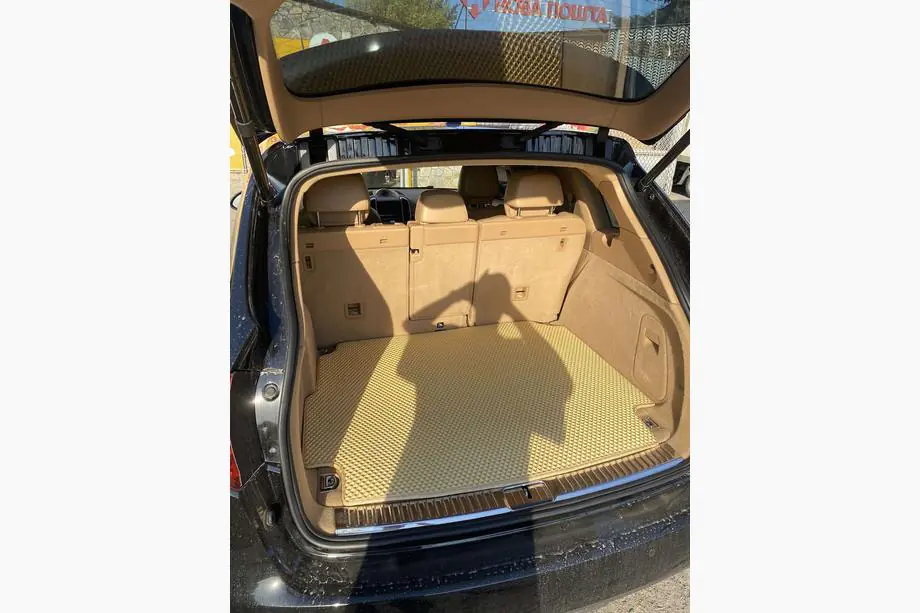 Porsche Cayenne 2010-2017 Kofferraummatte mit Subwoofer (EVA, beige) Foto 4