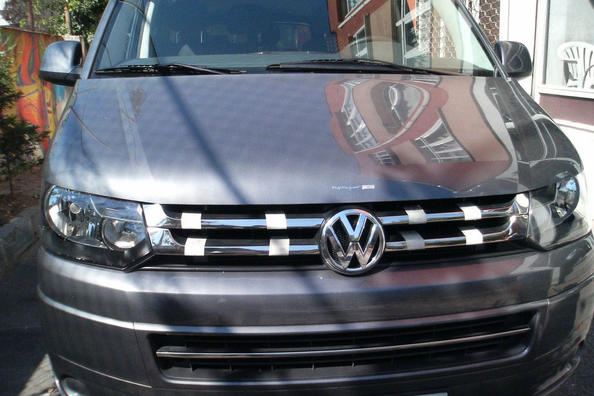 Überlagerung für einen Kühlergrill Volkswagen T5