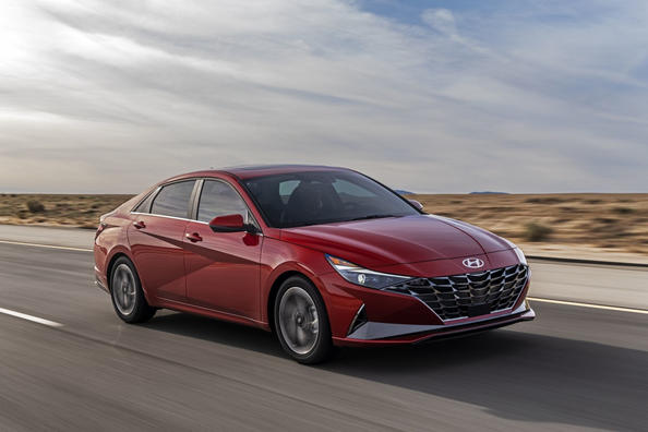Hyundai Elantra Bewertung der siebten Generation Foto 2