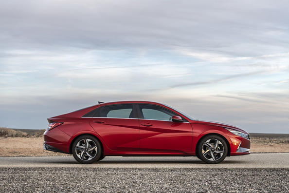 Hyundai Elantra Bewertung der siebten Generation Foto 3