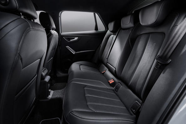 Aktualisierter kompakter Crossover Audi Q2 der ersten Generation Foto 8