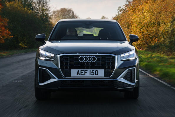 Aktualisierter kompakter Crossover Audi Q2 der ersten Generation Foto 3