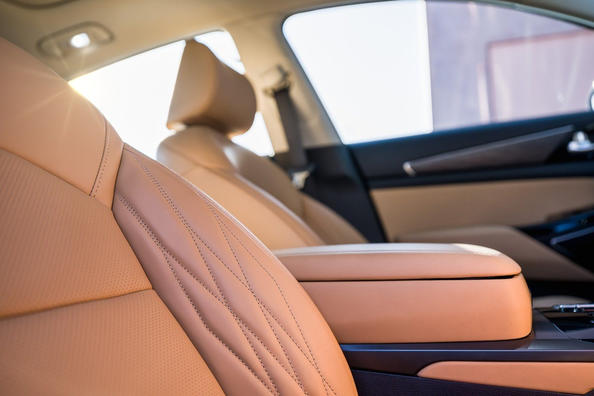 Bewertung der modernisierten Limousine KIA Cadenza Foto 8