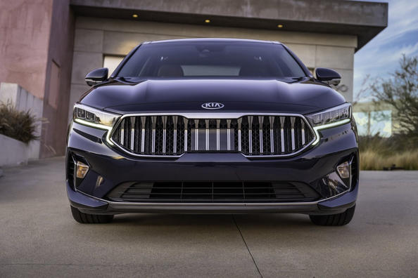 Bewertung der modernisierten Limousine KIA Cadenza Foto 4