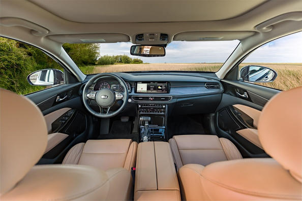 Bewertung der modernisierten Limousine KIA Cadenza Foto 7