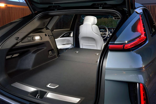 Crossover Cadillac Lyriq - das erste Serien-Elektroauto der amerikanischen Marke Foto 7