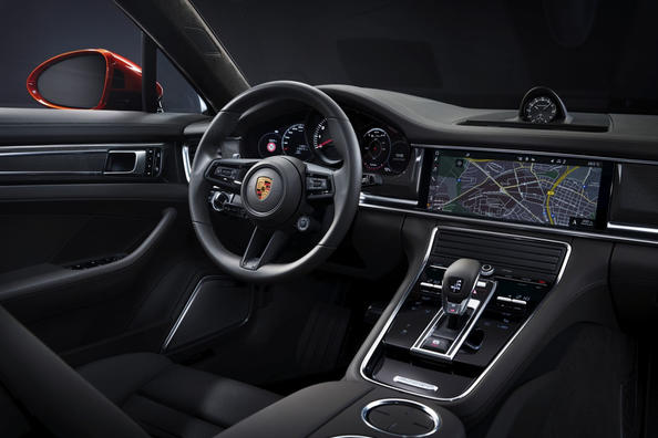 Rückblick auf den aktualisierten Liftback Porsche Panamera Turbo S Foto 9