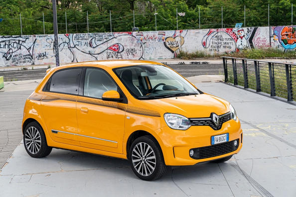 Überprüfung des kompakten aktualisierten Fließheck Renault Twingo