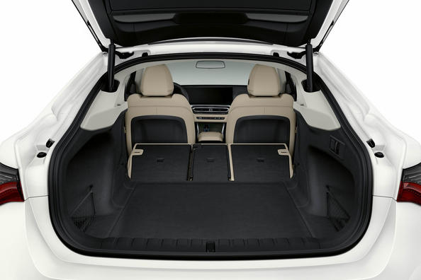 Die erste Generation des BMW i4 Electric Liftback Foto 12