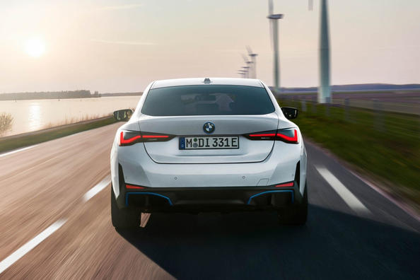Die erste Generation des BMW i4 Electric Liftback Foto 8