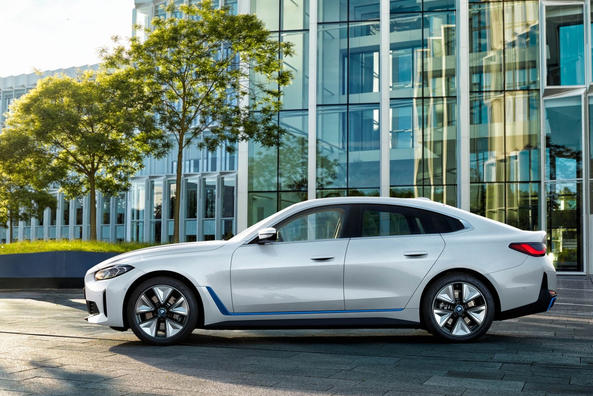 Die erste Generation des BMW i4 Electric Liftback Foto 4