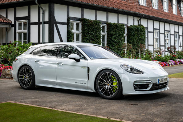 Testbericht zum allradgetriebenen Kombi Porsche Panamera Sport Turismo Foto 2