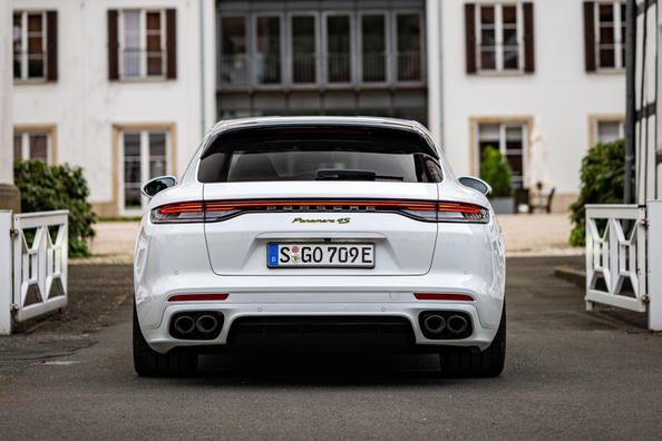 Testbericht zum allradgetriebenen Kombi Porsche Panamera Sport Turismo Foto 4