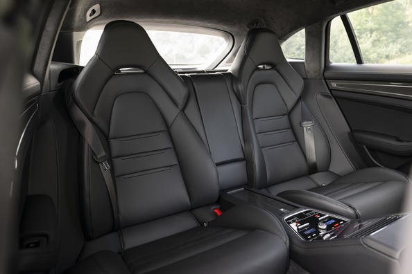 Testbericht zum allradgetriebenen Kombi Porsche Panamera Sport Turismo Foto 11