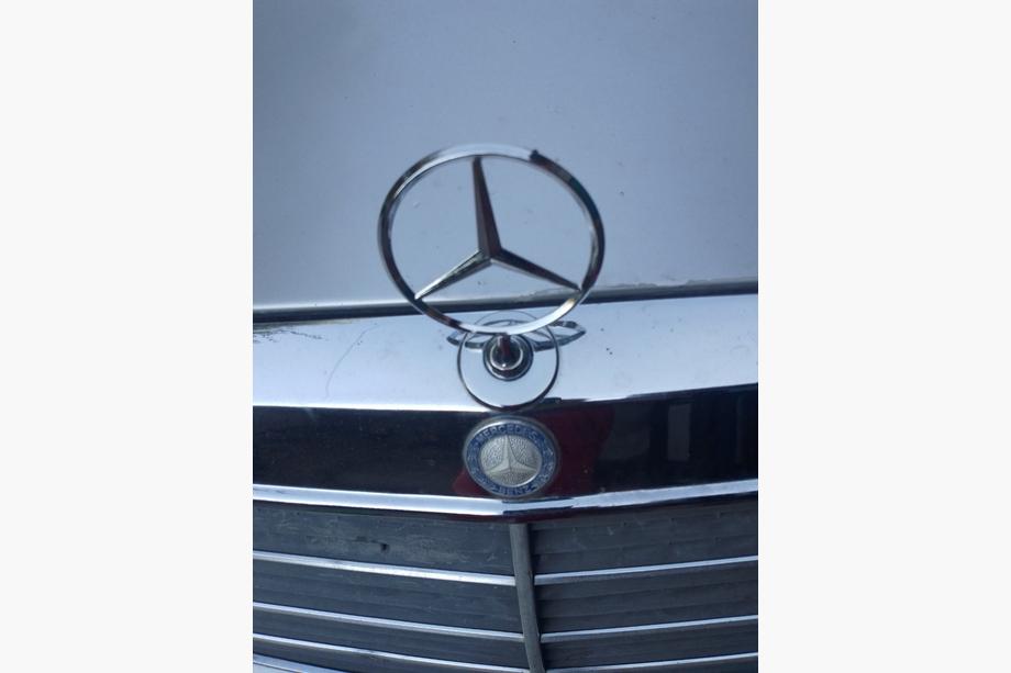 Mercedes E-class W124 1984–1997 Emblem Ziel ohne Schriftzug (1984-1993) Foto 5
