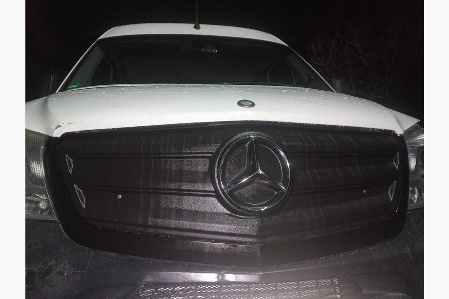 Mercedes Sprinter W906 2006–2018 Winterabdeckung für Kühlergrill V2 (2013↗) Foto 2