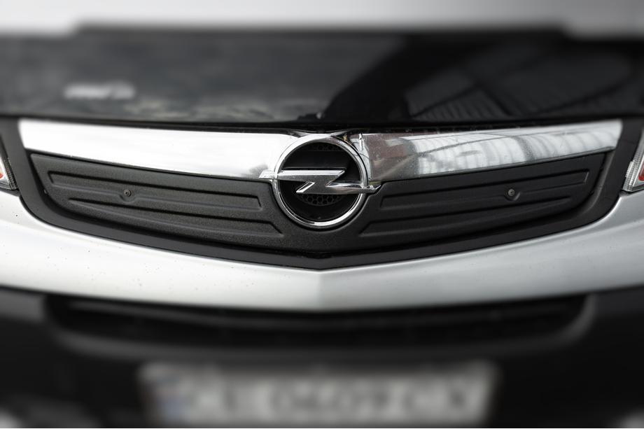 Opel Vivaro 2001–2015 Winterabdeckung für Kühlergrill 2007-2015 (V2, oben) Matt Foto 3