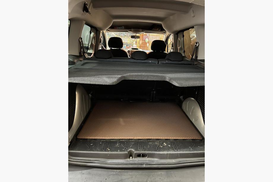 Peugeot Partner Tepee 2008-2018 Kofferraummatte (EVA, ziegelrot) Foto 1