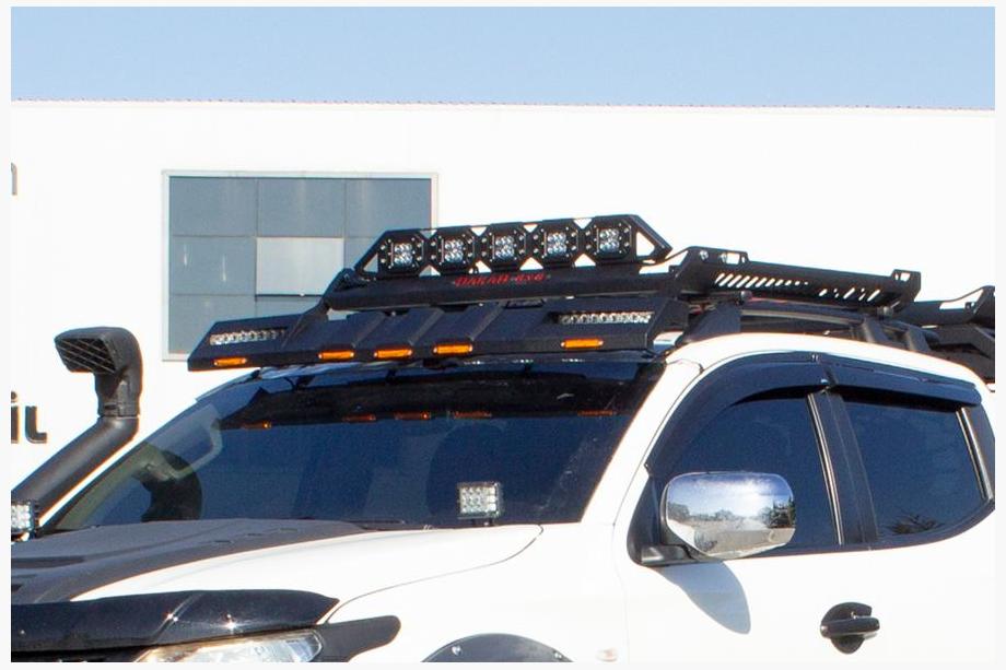 Nissan Navara/NP300 2016- Windschutzscheibenblende (LED) Image