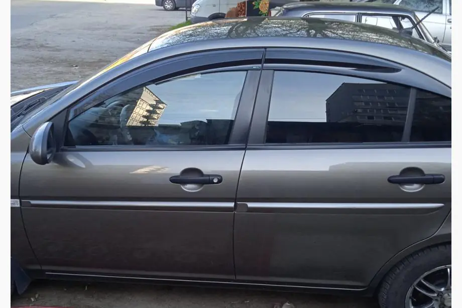 Hyundai Accent 2006-2010 Windabweiser (4 Stk., Sunplex Sport) Foto 4