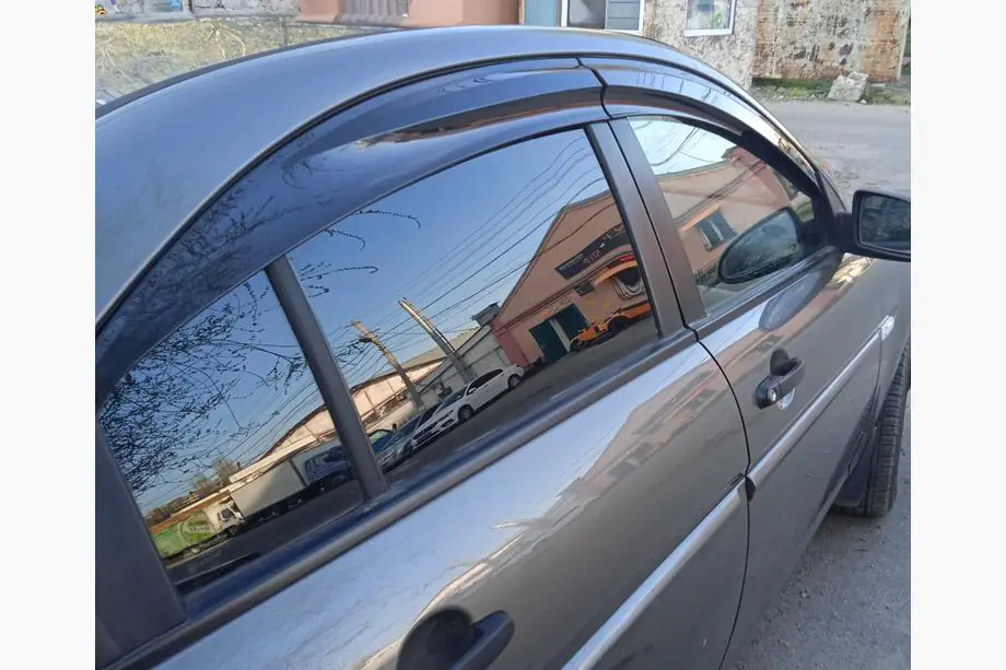 Hyundai Accent 2006-2010 Windabweiser (4 Stk., Sunplex Sport) Foto 5